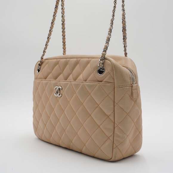 *SOLD* CHANEL Large Beige Quilted Camera Case Bag - Pre-Owned - Picture 2 of 7
